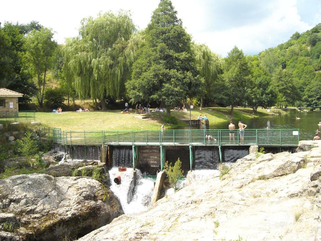 Gîte le rocher du château de Retourtour Lamastre Exterior foto